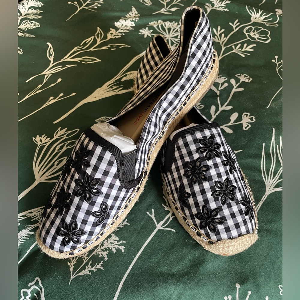 Black and white flats